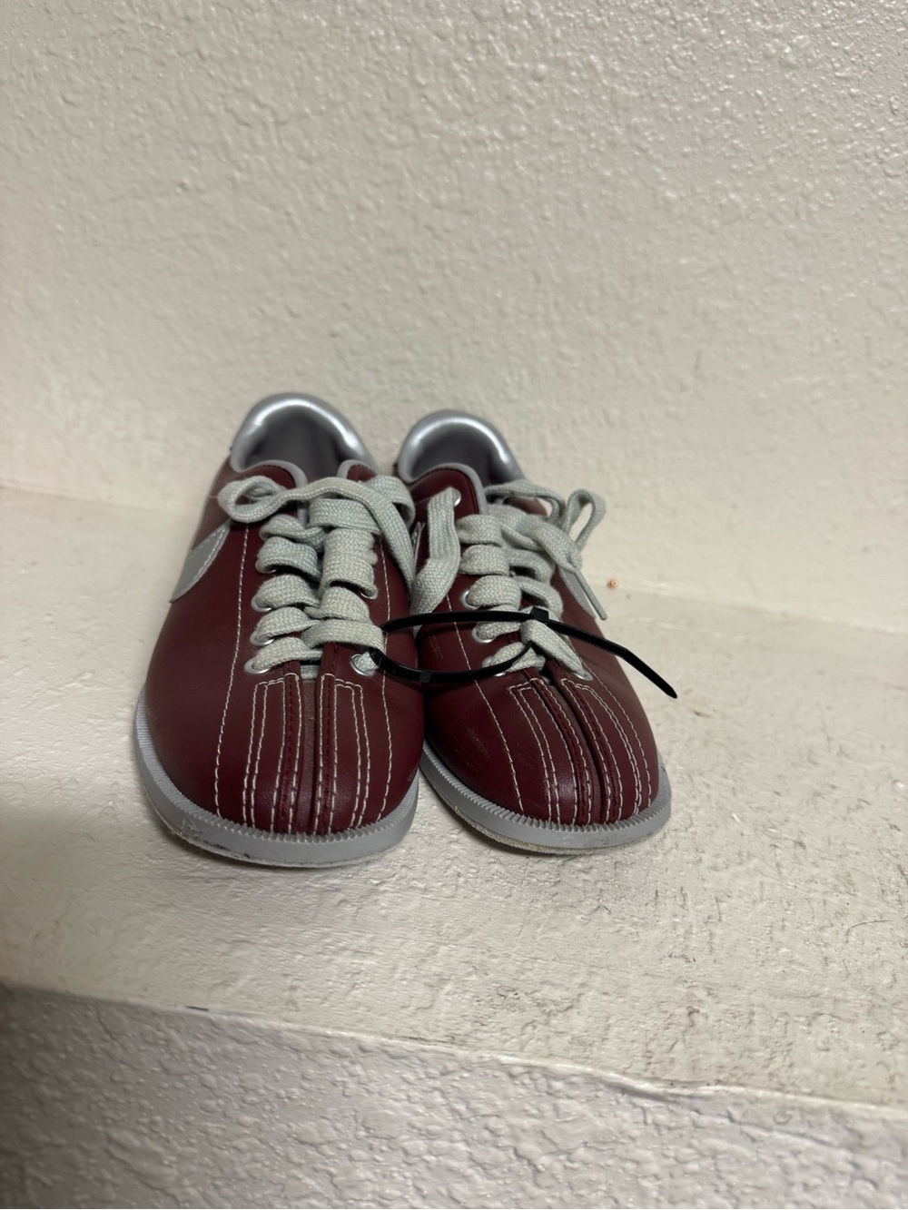 Vintage 1980s Nike Bowling Shoes Burgundy Leather Men’s Size 7
